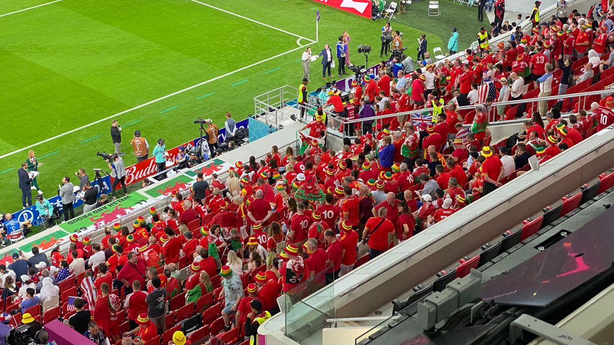 SUA, demonstrație de forță la încălzire » Scene rar întâlnite: cum au încercat americanii să îi intimideze pe galezi