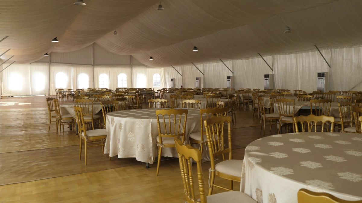 Controversă și cu micul dejun primit de fanii cazați în „orașul” de containere din Doha: „200 de lire pe noapte pentru asta?”