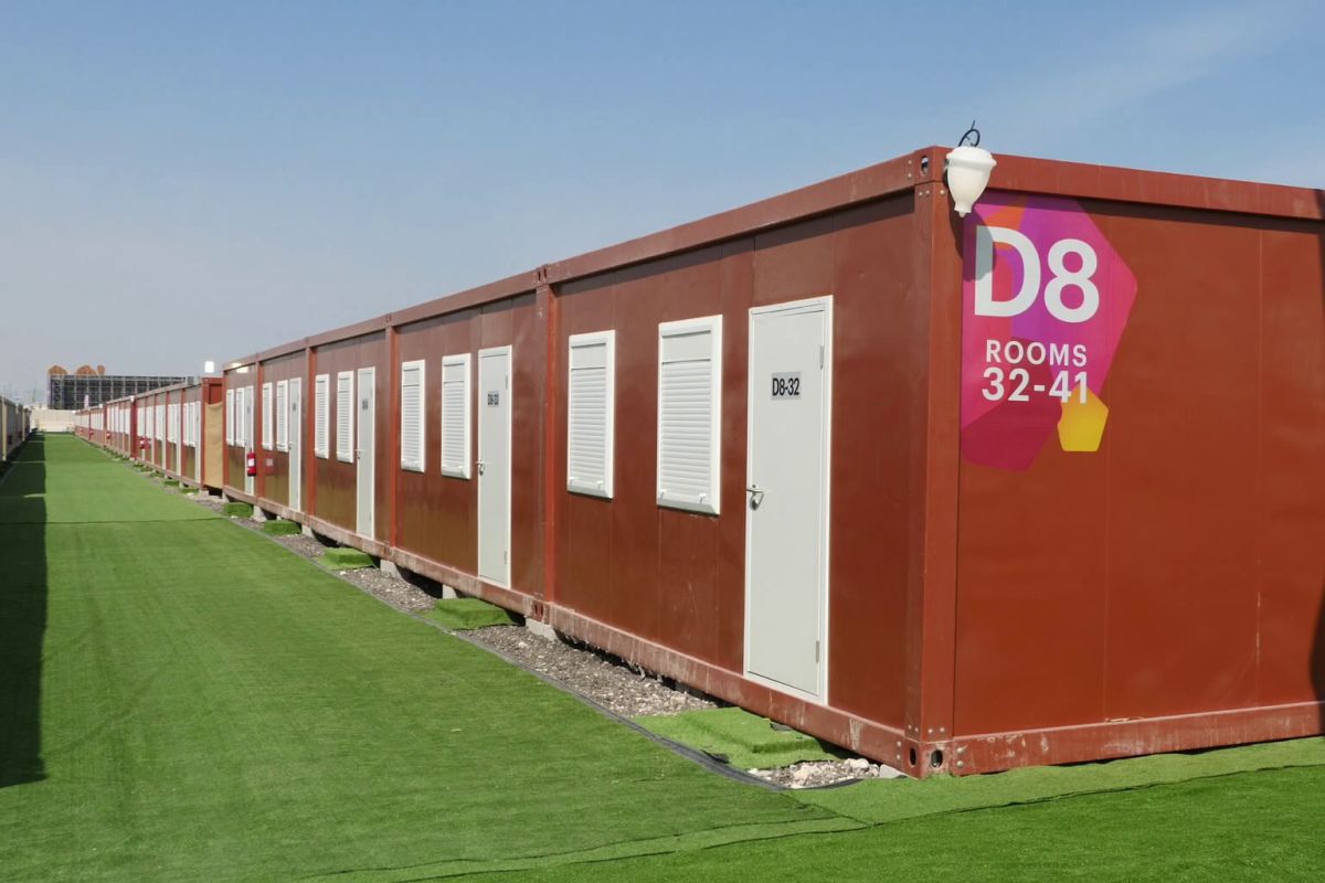 GSP a luat pulsul mini-orașului creat special pentru Campionatul Mondial » Incursiune printre containerele care găzduiesc sutele de mii de fani internaționali