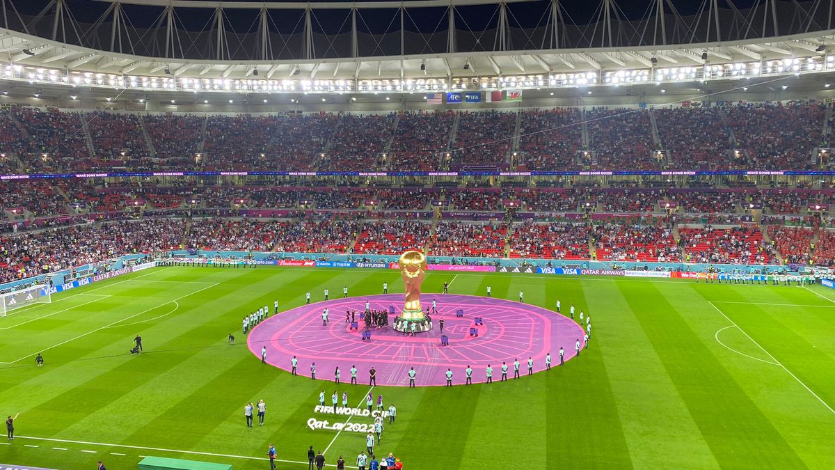 SUA, demonstrație de forță la încălzire » Scene rar întâlnite: cum au încercat americanii să îi intimideze pe galezi