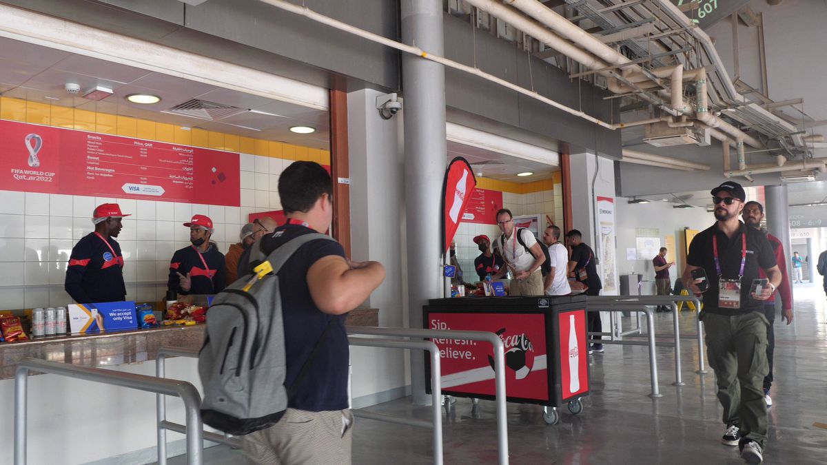 Atmosfera premergătoare meciului Anglia - Iran