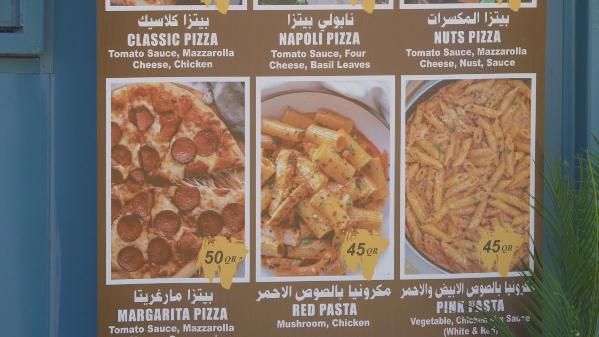 Controversă și cu micul dejun primit de fanii cazați în „orașul” de containere din Doha: „200 de lire pe noapte pentru asta?”