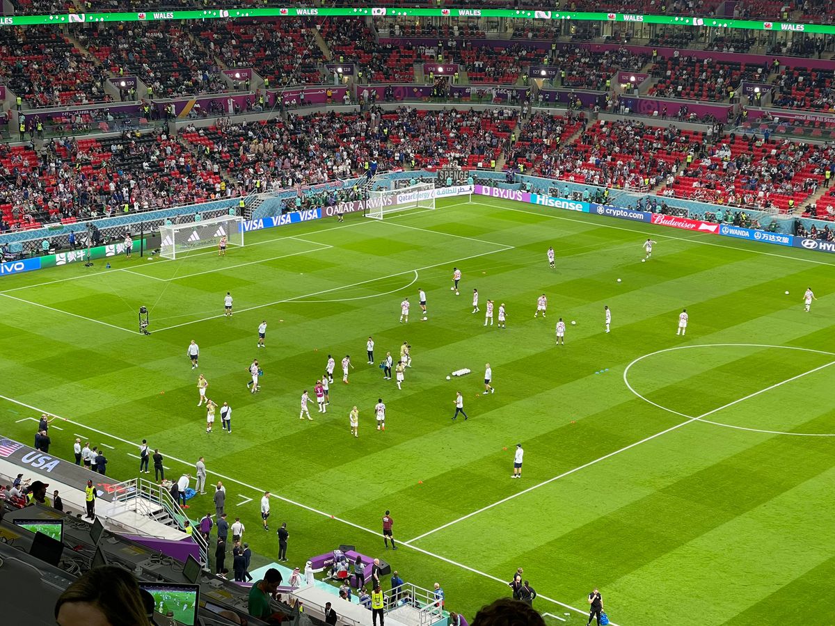 SUA, demonstrație de forță la încălzire » Scene rar întâlnite: cum au încercat americanii să îi intimideze pe galezi