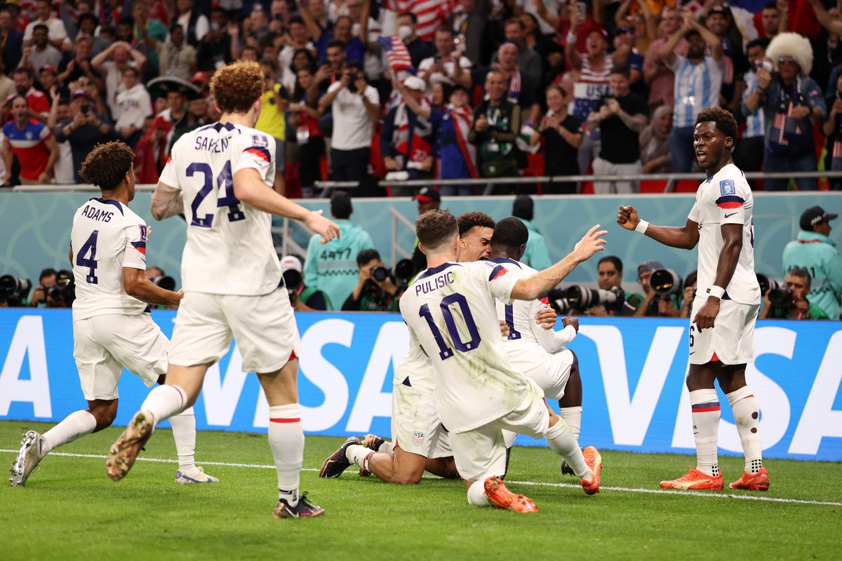 SUA, demonstrație de forță la încălzire » Scene rar întâlnite: cum au încercat americanii să îi intimideze pe galezi