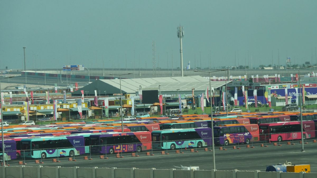 Controversă și cu micul dejun primit de fanii cazați în „orașul” de containere din Doha: „200 de lire pe noapte pentru asta?”