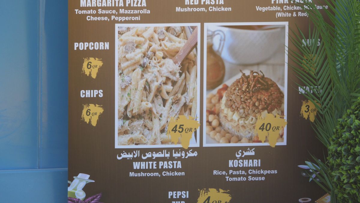 Controversă și cu micul dejun primit de fanii cazați în „orașul” de containere din Doha: „200 de lire pe noapte pentru asta?”