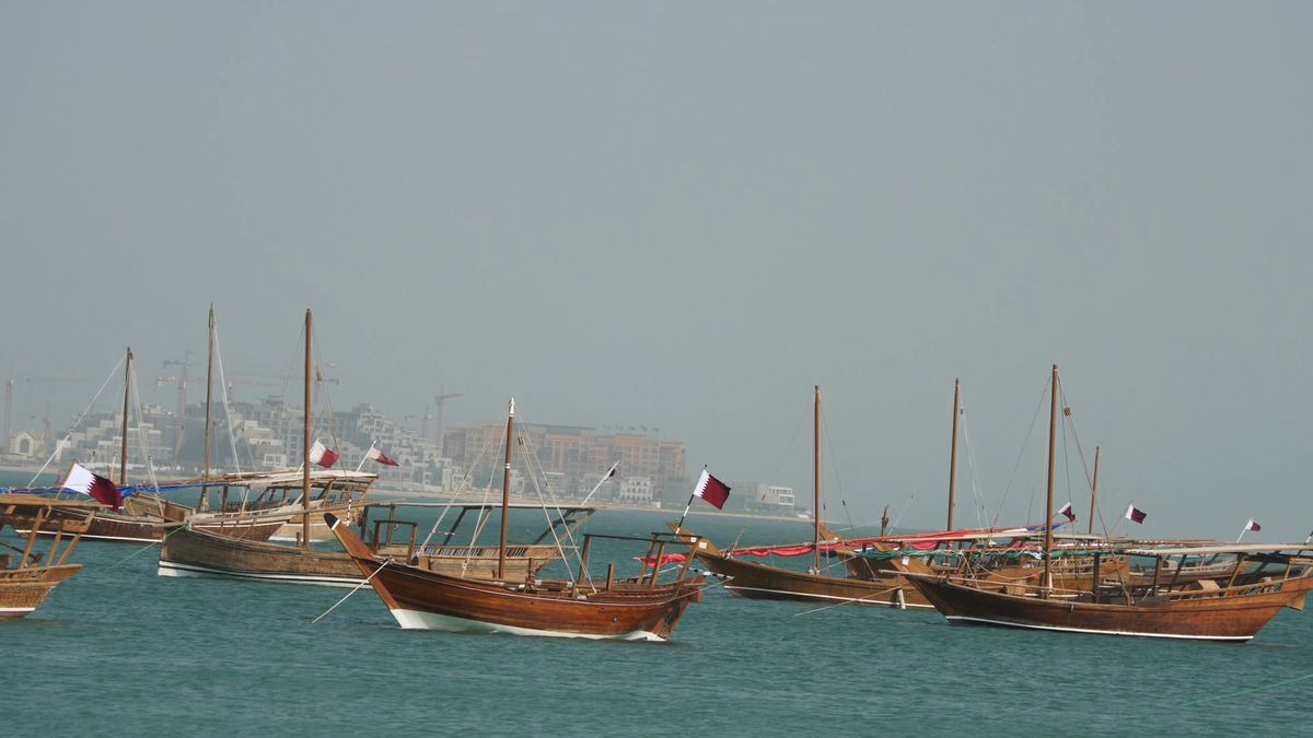 Între meciuri se face plajă în Doha » Detalii inedite surprinse de echipa GSP în Qatar. Cum se reîncarcă fanii: plimbări cu barca, târguri cu mâncare și activități de relaxare