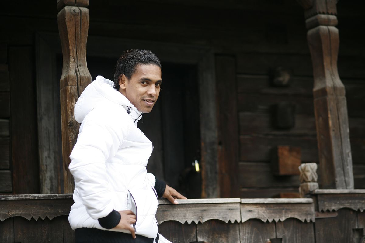 Coșmar pentru cel mai bun marcator străin din istoria Ligii 1 » I s-a propus să devină traficant de droguri la doar 10 ani: „Mi-au împușcat un văr” + „Trăiam 18 persoane într-o casă. Nu am avut pat până la 21 de ani!”