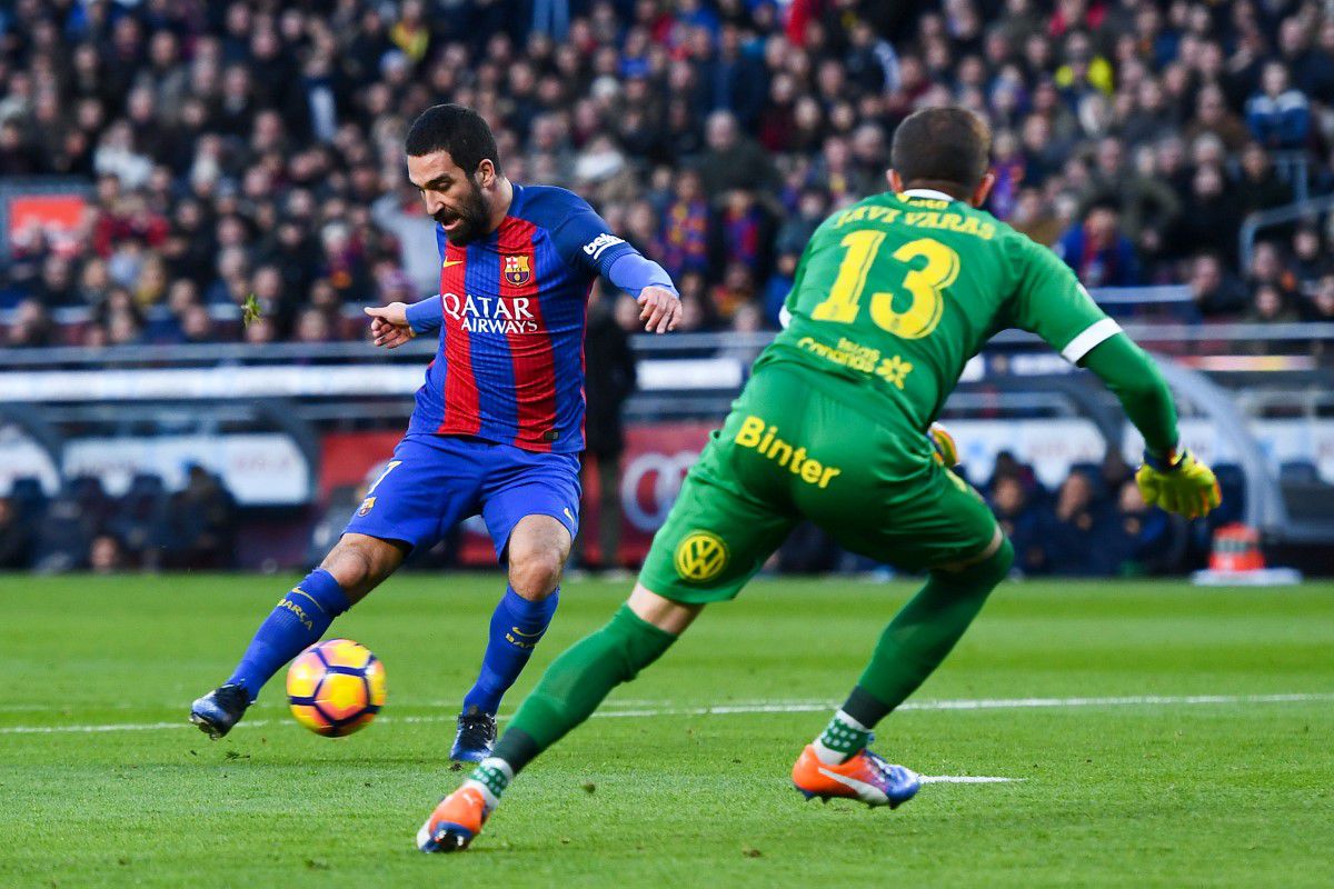 Dosar-ȘOC în Spania! Starul Barcelonei a dezinfectat camera, „de cei care nu-s musulmani”, apoi a vandalizat o vilă de lux, cu 7 dormitoare: perdele transformate în „hamuri și leagăne sexuale”! Tribunalul anunță: „Sunt 500 de poze la dosar”