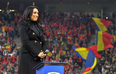 „Piele de găină” pe Arena Națională » Andra și 50.000 de fani au cântat imnul înainte de România - Elveția