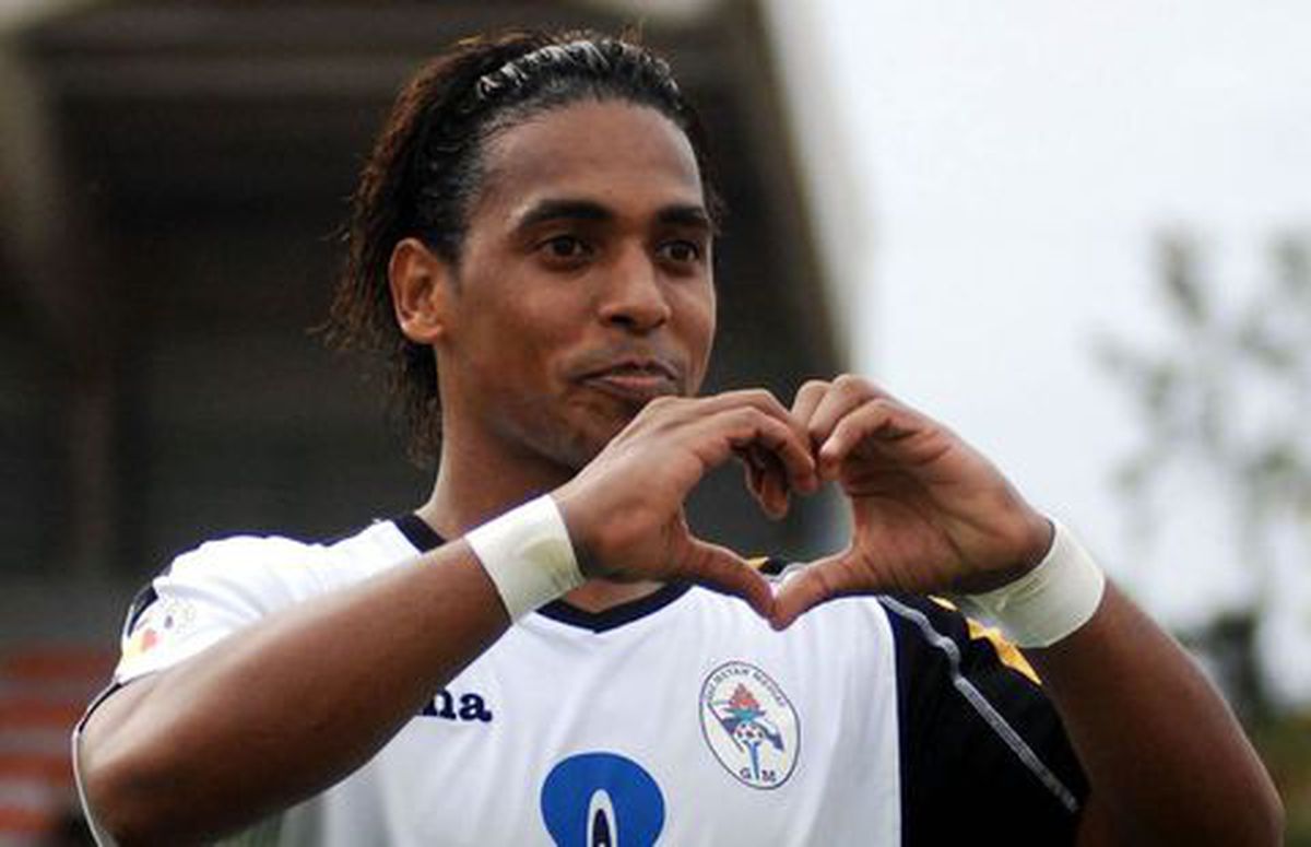 Coșmar pentru cel mai bun marcator străin din istoria Ligii 1 » I s-a propus să devină traficant de droguri la doar 10 ani: „Mi-au împușcat un văr” + „Trăiam 18 persoane într-o casă. Nu am avut pat până la 21 de ani!”