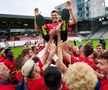 Celebrând cu danezii de la Vejle promovarea în prima ligă