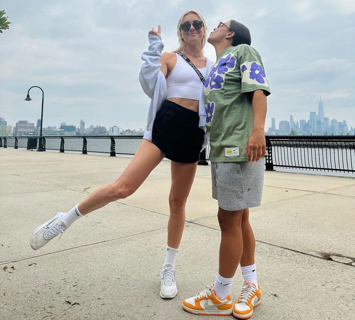 Sam Kerr și Kristie Mewis