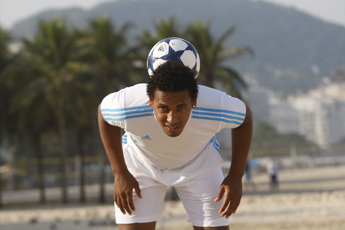 Coșmar pentru cel mai bun marcator străin din istoria Ligii 1 » I s-a propus să devină traficant de droguri la doar 10 ani: „Mi-au împușcat un văr” + „Trăiam 18 persoane într-o casă. Nu am avut pat până la 21 de ani!”