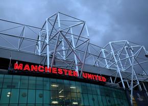 Old Trafford cade peste spectatori! Doi fani ai lui Manchester loviți de bucăți desprinse din acoperiș: „O arenă abandonată”