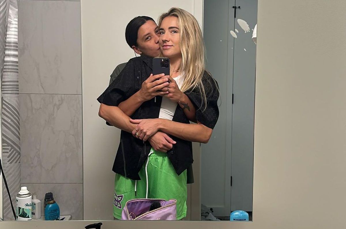 Cuplu la înaintare » Una dintre cele mai cunoscute fotbaliste și-a cerut iubita în căsătorie