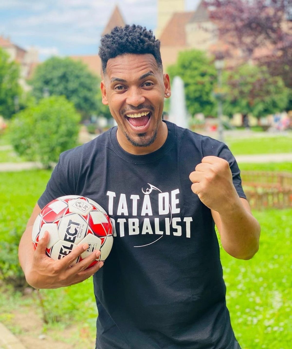 Coșmar pentru cel mai bun marcator străin din istoria Ligii 1 » I s-a propus să devină traficant de droguri la doar 10 ani: „Mi-au împușcat un văr” + „Trăiam 18 persoane într-o casă. Nu am avut pat până la 21 de ani!”