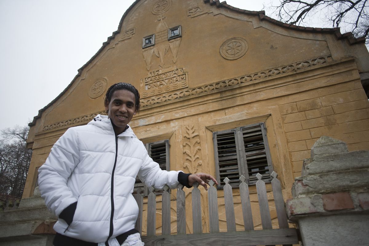 Coșmar pentru cel mai bun marcator străin din istoria Ligii 1 » I s-a propus să devină traficant de droguri la doar 10 ani: „Mi-au împușcat un văr” + „Trăiam 18 persoane într-o casă. Nu am avut pat până la 21 de ani!”