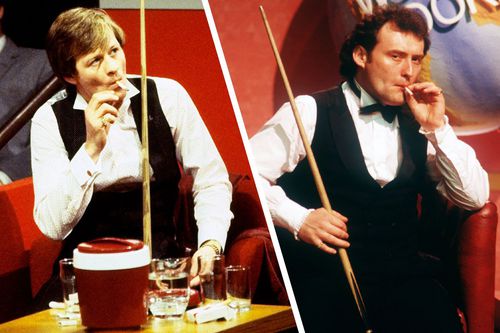 Alex Higgins (stânga) și Jimmy White, într-o vreme când fumatul era permis la masa de snooker Foto: Guliver / Getty Images