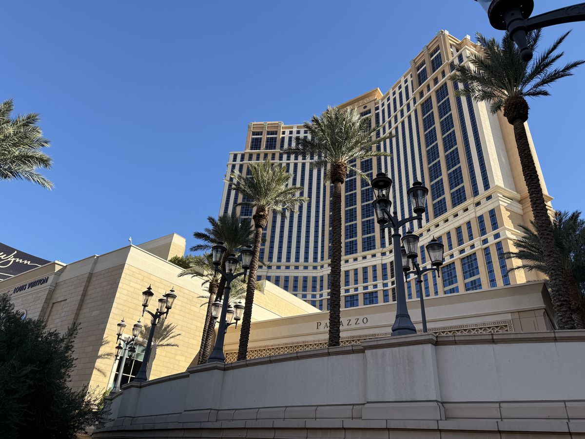 Las Vegas se transformă pentru Marele Premiu de Formula 1 » Reporterul GSP a surprins în imagini marile schimbări: ce a apărut în fața celebrelor fântâni din „Orașul Luminilor”