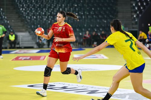 România a fost învinsă fără drept de apel de Olanda, scor 26-41, în primul meci din cadrul turneului Golden League. Niciodată în istorie, conform monitorizării EHF și a site-urilor de specialitate, naționala „tricoloră” nu primise atâtea goluri.