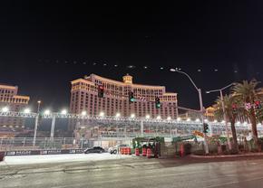 Las Vegas se transformă pentru Marele Premiu de Formula 1 » Reporterul GSP a surprins în imagini marile schimbări: ce a apărut în fața celebrelor fântâni din „Orașul Luminilor”