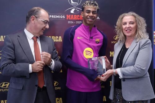 Lamine Yamal, cu trofeul „Di Stefano”