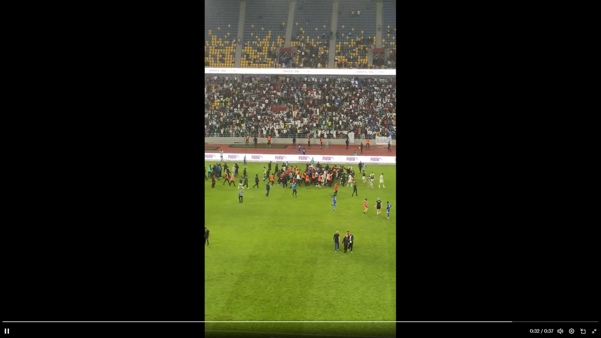 Haos inimaginabil la meciul lui Reghecampf din Liga Campionilor Africii! Bătaie generală, jandarmii și scutierii din Rwanda au pătruns pe gazon