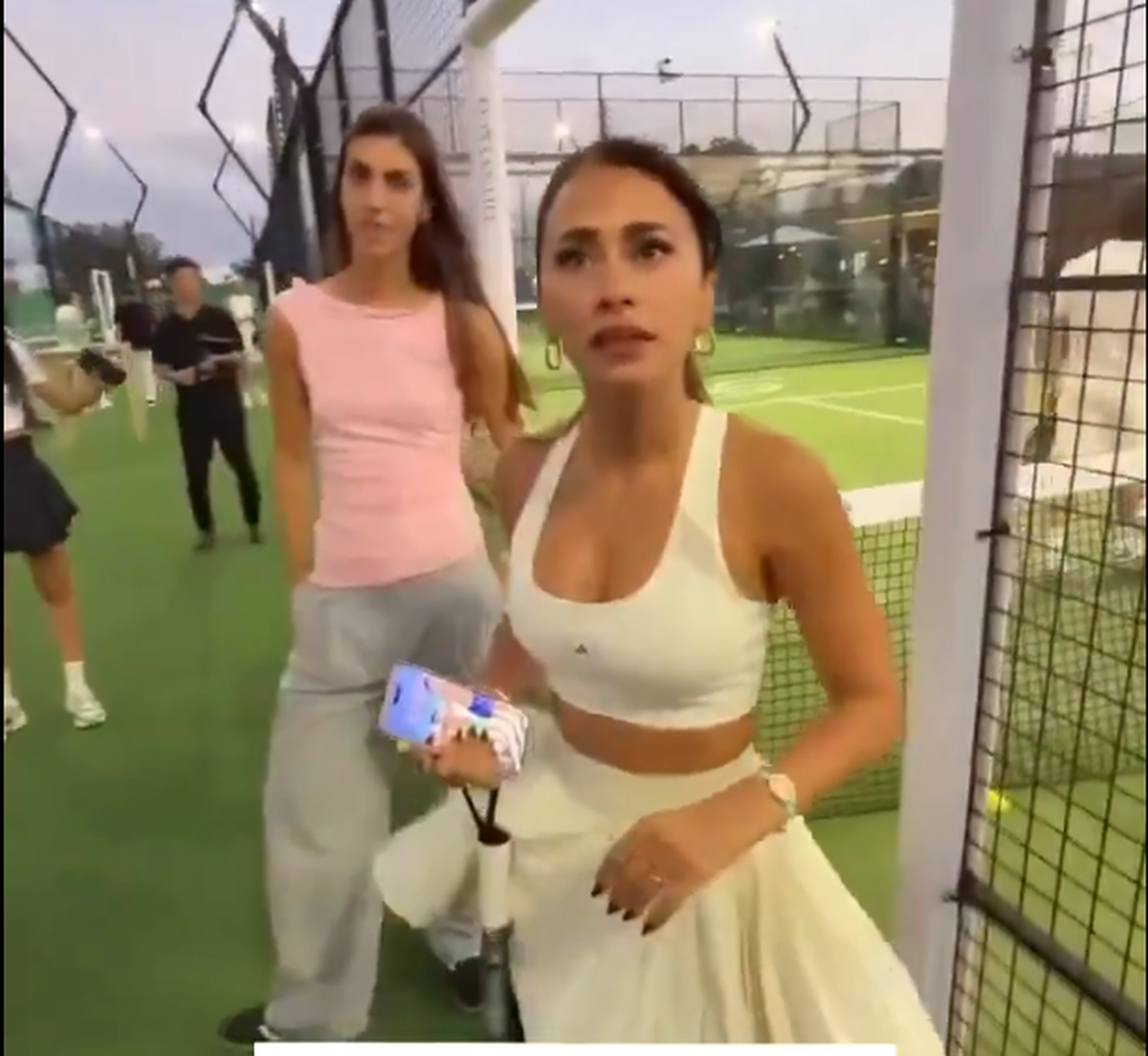 Soția lui Lionel Messi a publicat imagini de la piscină » Logodnica lui Cristiano Ronaldo a reacționat