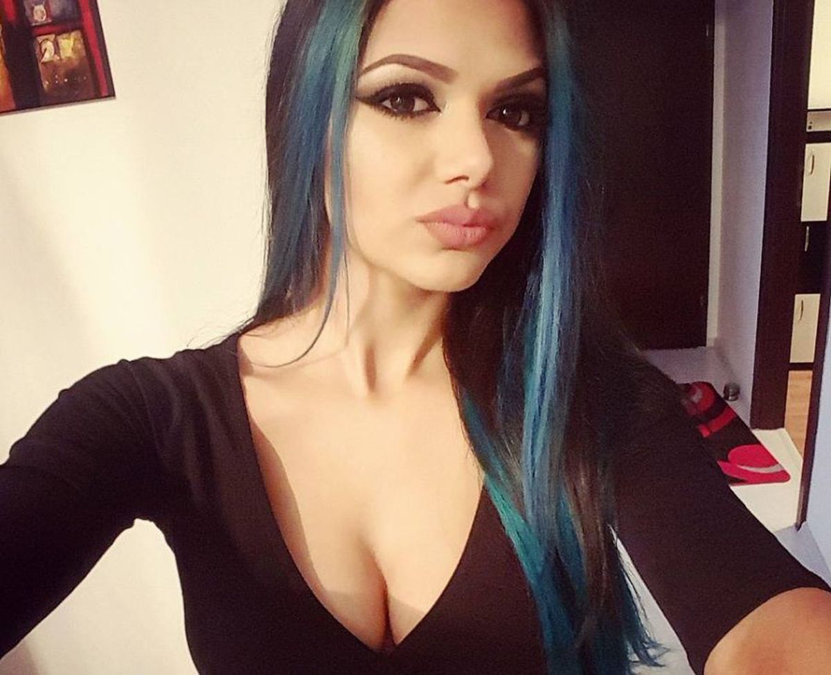 FCSB - CRAIOVA // GALERIE FOTO Oltence fierbinți » Iubitele fotbaliștilor de la Craiova punctează decisiv înainte de derby. Andreea, secretul lui Mihăilă ;)