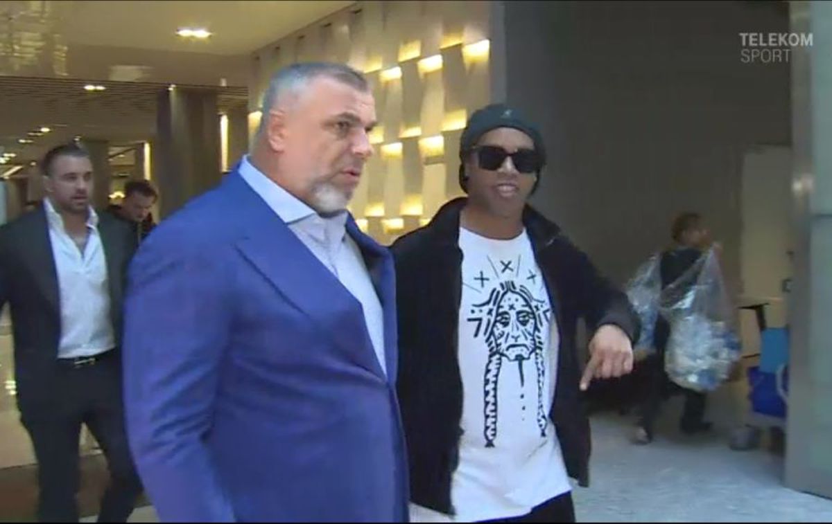 VIDEO Cosmin Olăroiu și Mirel Rădoi, în elita fotbalului mondial! Antrenorul și-a făcut apariția în stil mare, alături de Ronaldinho