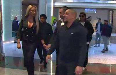 FOTO Bianca Drăgușanu, apariție-surpriză la meciul Stelelor Lumii! Decolteu amețitor în compania lui Roberto Carlos și Ronaldinho