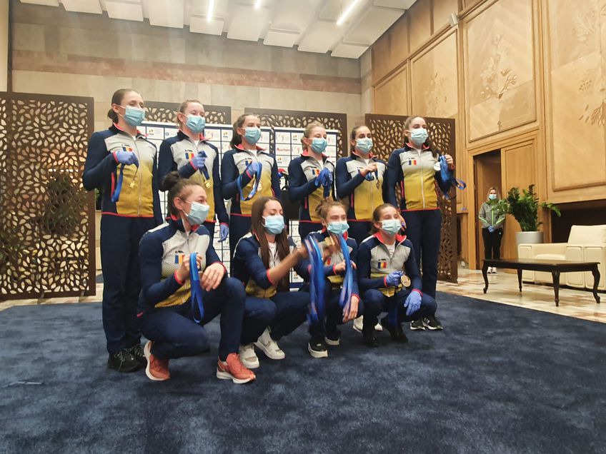 Delegația „tricoloră” a revenit în această seară în țară, după rezultatele entuziasmante obținute la Campionatul European de gimnastică de la Mersin, Turcia.
