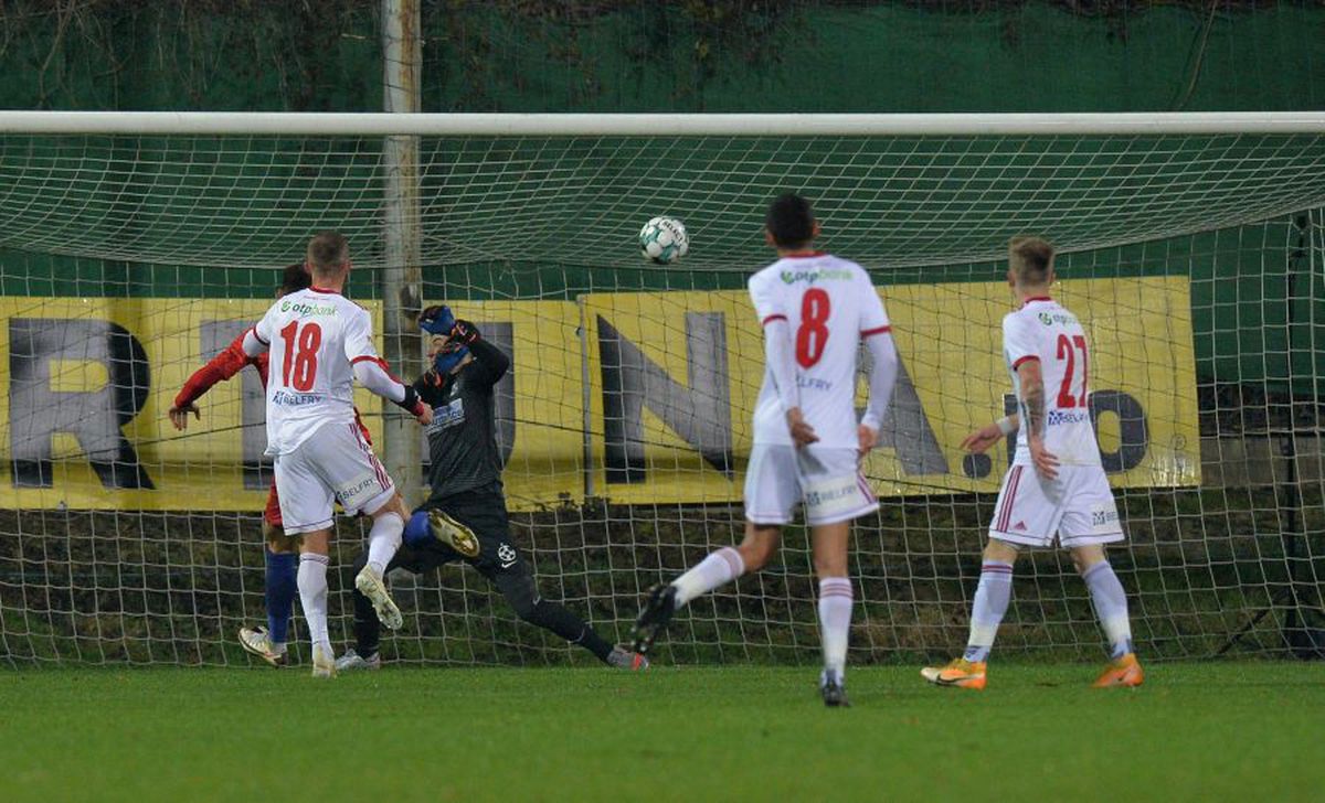 FOTO Mihai Stoica, enervat de arbitrajul lui Horațiu Feșnic + Toni Petrea către Grozavu: „Bate-i, bă, pe ai tăi, că atât ştii”