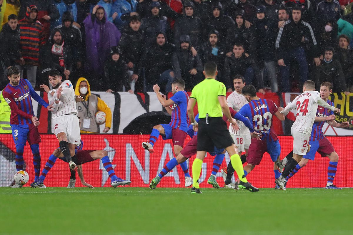 Gest violent al lui Kounde în Sevilla - Barcelona! Moment de „blackout” pentru care a văzut „roșu” direct