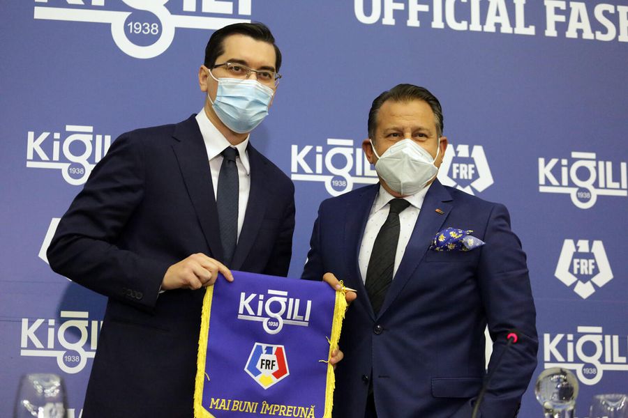 Avem costume, dar n-avem selecționer! » Naționala va fi îmbrăcată de firma unui om de afaceri turc, refuzat de Dinamo