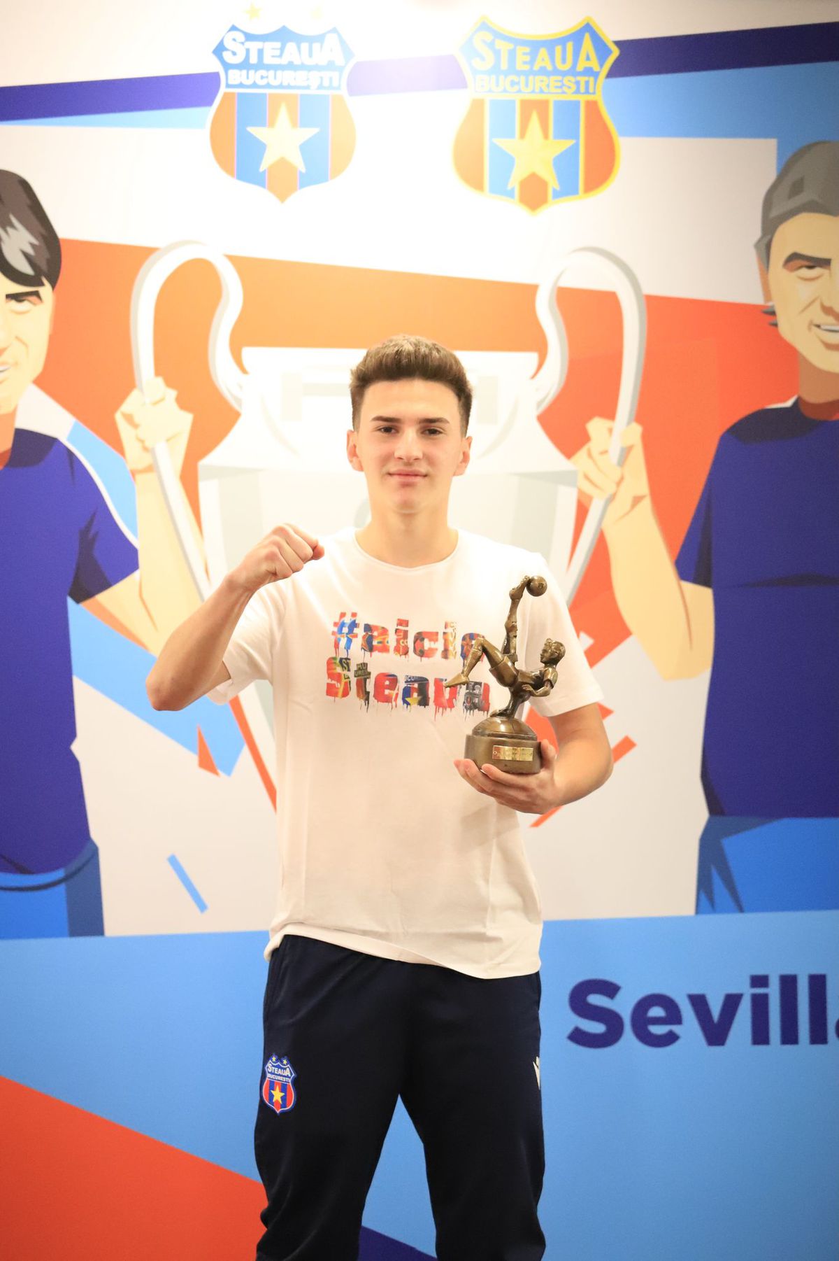Ei sunt cei mai buni de la Academia Steaua » Marius Lăcătuș le-a înmânat premiile