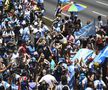 Haos la sărbătoarea Argentinei » Fanii s-au aruncat de pe pod în autocar, jucătorii au fost urcați în elicoptere! Traficul e complet blocat