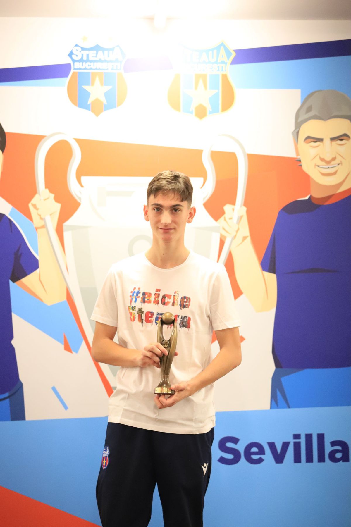 Ei sunt cei mai buni de la Academia Steaua » Marius Lăcătuș le-a înmânat premiile