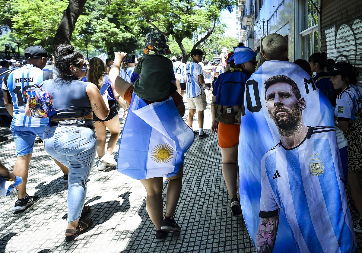 Tragedie după haosul de la petrecerea din Buenos Aires » Un fan a murit, iar un copil e în comă