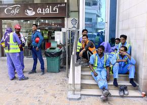 „O închisoare unde poți munci” » Drama migranților din Qatar