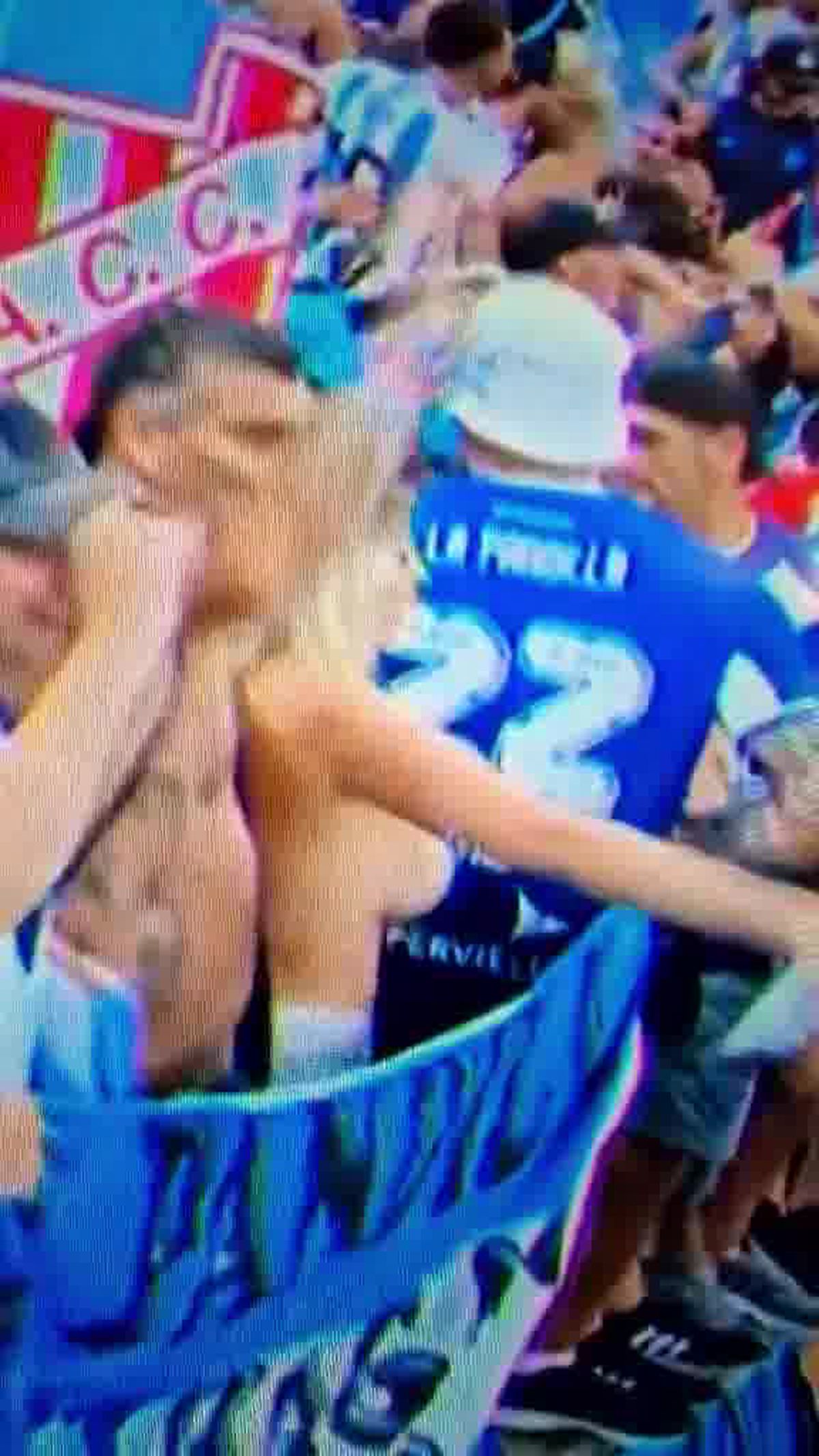 A explicat de ce s-a dezbrăcat în tribune la finala CM 2022: „Fiindcă m-au pedepsit că sunt femeie!”