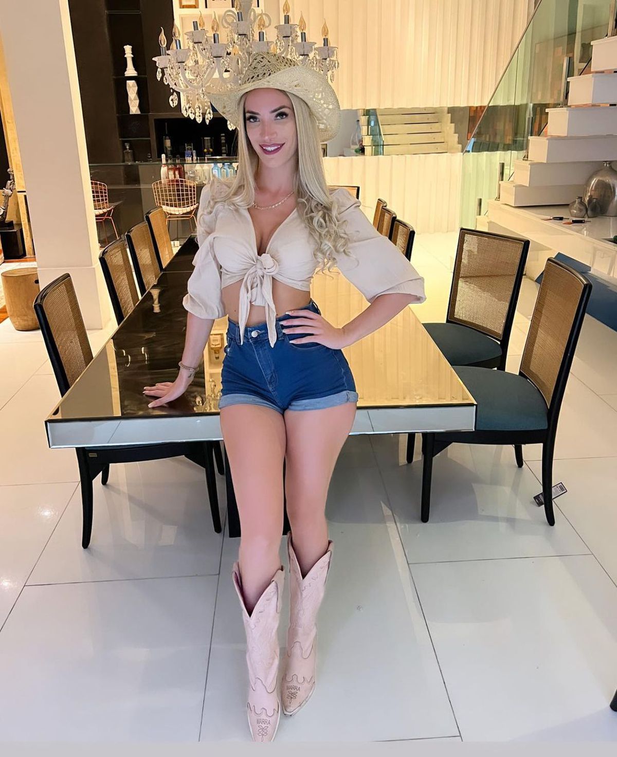 A explicat de ce s-a dezbrăcat în tribune la finala CM 2022: „Fiindcă m-au pedepsit că sunt femeie!”