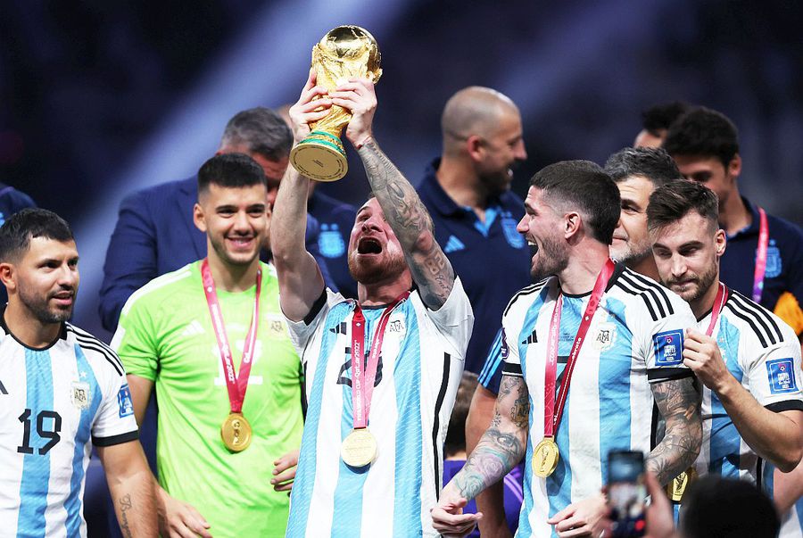Alexis Mac Allister, campion mondial cu Argentina la turneul final din Qatar 2022 / Foto: Imago Calvarul unui campion » Starul lui Liverpool, depresiv: „Zilnic plângeam cu mama la telefon. Am vrut să reziliez contractul!”