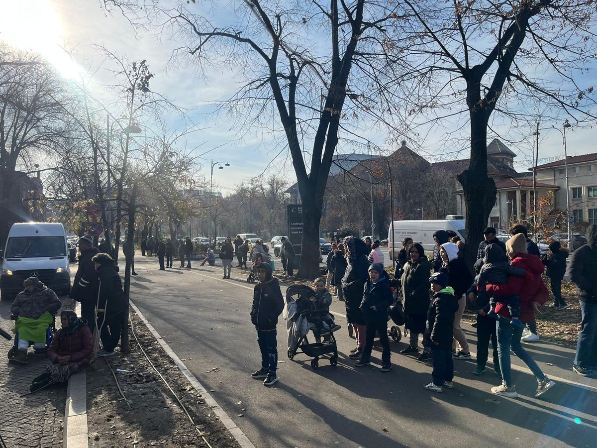 Zeci de oameni l-au așteptat pe Gigi Becali în fața palatului » Ce a făcut patronul FCSB-ului când i-a văzut