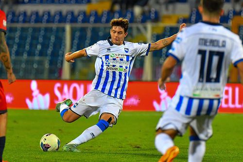 Niccolo Squizzato de la Pescara, în acțiune în acest sezon de Serie C // foto: Imago Images