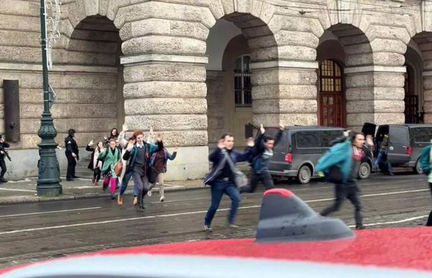 HAOS LA PRAGA! Focuri de armă la Universitatea din oraș » Bilanțul e tragic: cel puțin 15 morți! Atacatorul, un sudent ceh, a fost ucis de polițiști