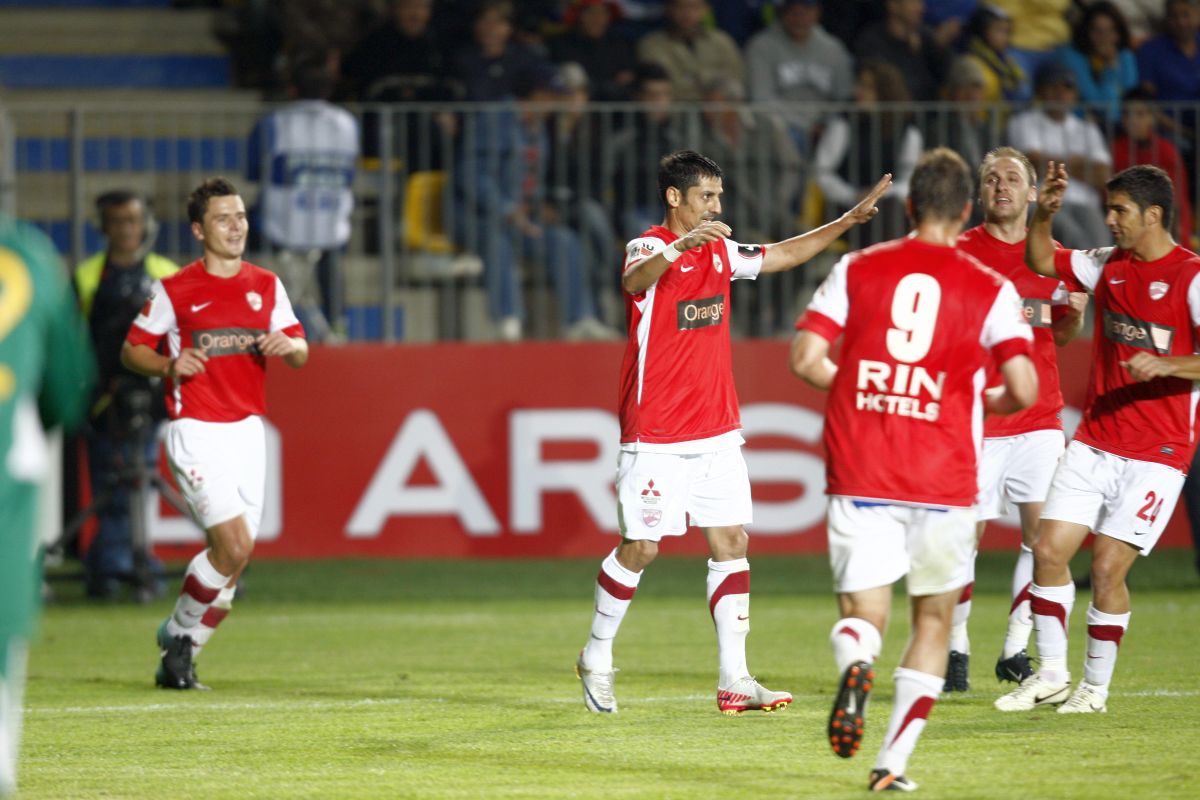 Dinamo în sezonul 2011-2012, ultima oară când roș-albii au iernat pe primul loc