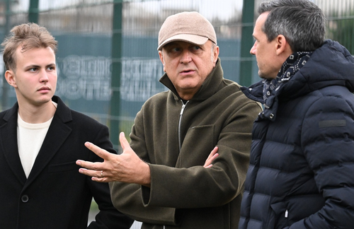 Dan Șucu, alături de fiul său și directorul sportiv Marco Ottolini, la baza sportivă a clubului Genoa, de la Multedo. Foto: Genoa CFC