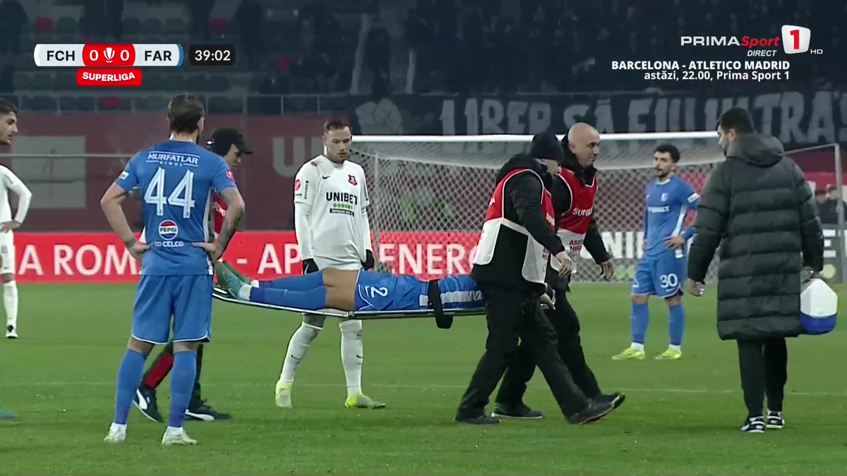 Accidentare groaznică chiar înainte de Sărbători » Elevul lui Hagi a părăsit terenul pe targă